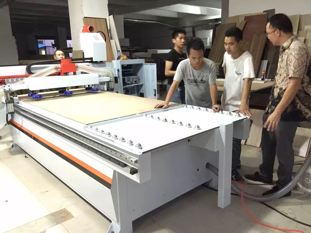 數控開料機調試現場 (1)