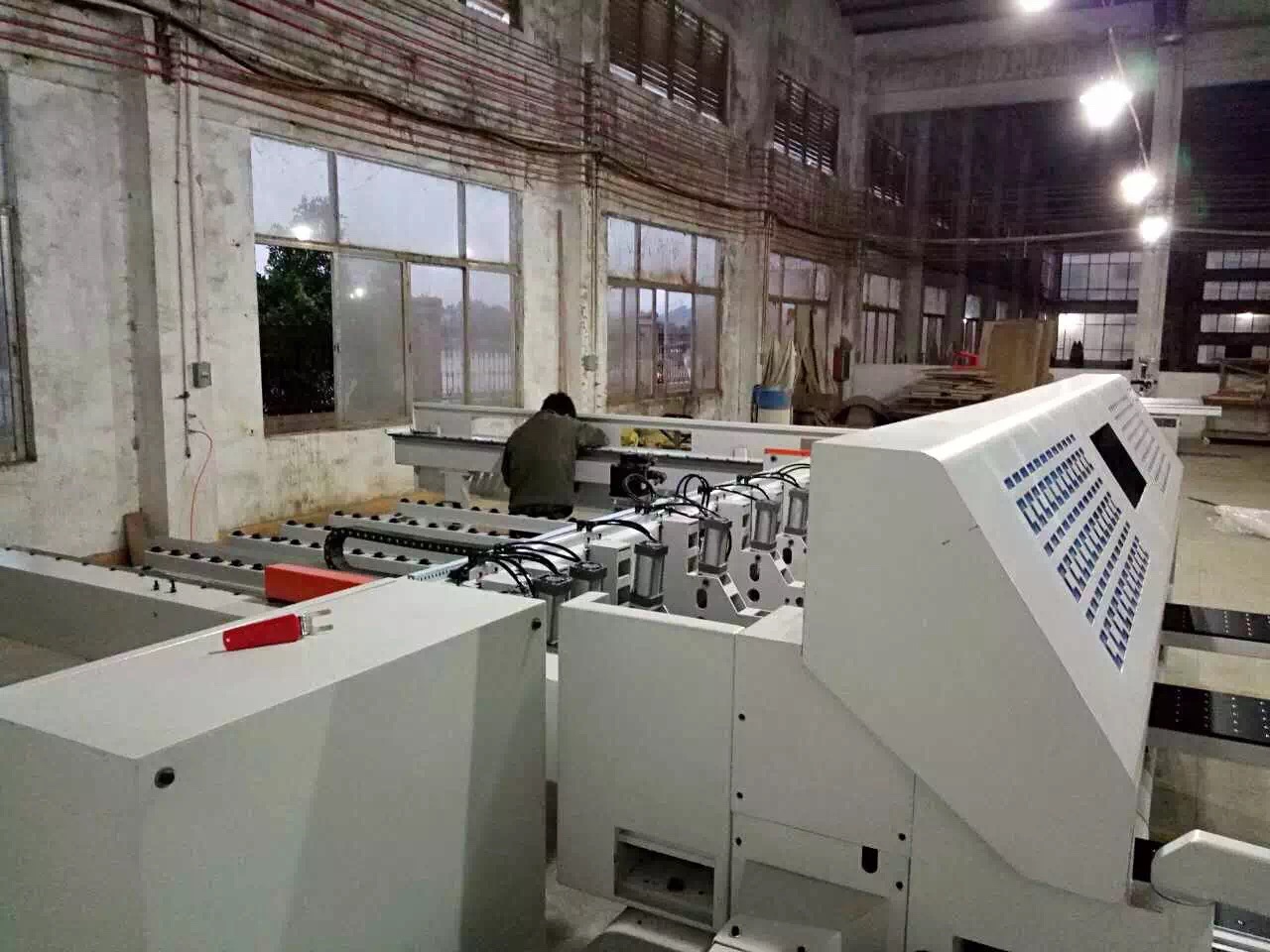 電子鋸調(diào)試現(xiàn)場(chǎng) (2)