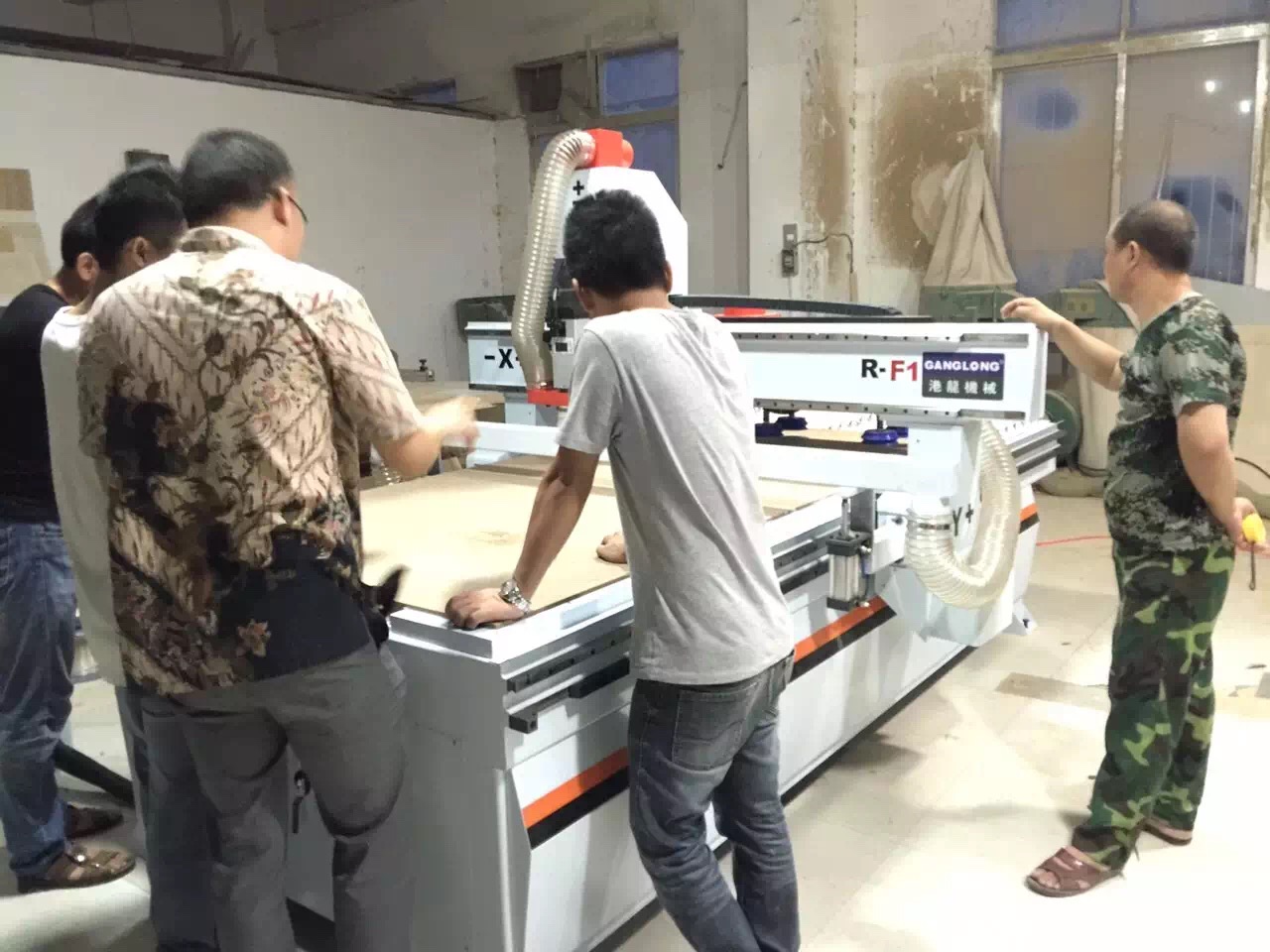 數控開料機調試現場 (2)